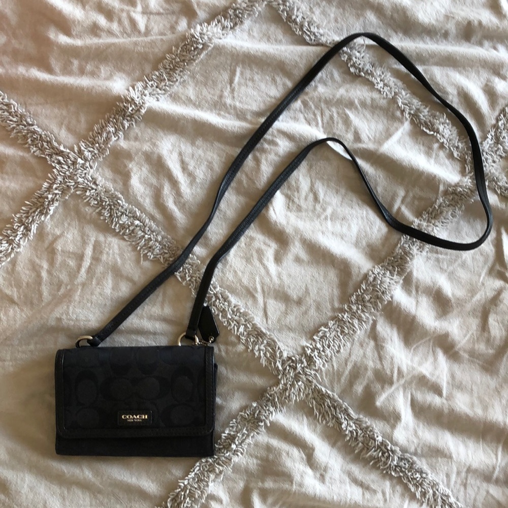 Crossbody wallet